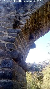 Puente medieval El Pontn. Apoyos de construccin