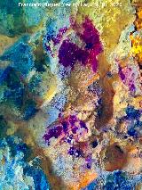 Pinturas rupestres de la Pe�a del Gorri�n IV. Tratada con Dstretch