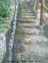 Valparaso. Escaleras y acequia