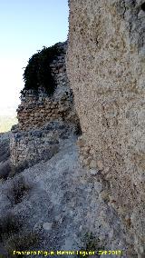 Castillo Viejo de Bedmar. Torren circular y muralla de tapial