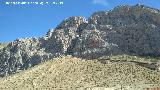 Castillo Viejo de Bedmar. Con la Serrezuela detrs