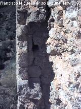 Castillo de Blmez. Detalle de la tranca de la Puerta Principal