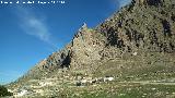 Cerro Cuevas del Aire. Paredes rocosas que dan a Bedmar