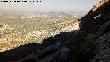 Cerro Cuevas del Aire. Vistas desde las paredes rocosas que dan a Bedmar