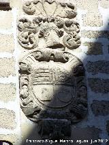 Casa de los Morales. Escudo derecho