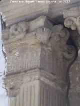 Palacio de las Columnas. Capitel de las pilastras