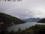 Pantano del Tranco. Al fondo Hornos