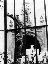 Convento de la Concepcin. Portada 1955 pasando el Cristo de la Expiracin