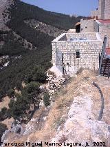 Castillo Viejo de Santa Catalina. Continuacin de la muralla y restos originales de un torren