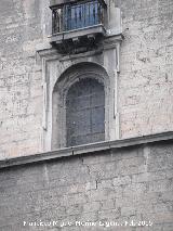 Catedral de Jan. Capilla de San Fernando. Ventana cegada en el cerramiento de cabecera