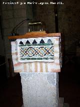Iglesia de la Magdalena. Ambn con azulejos moriscos y lpida romana
