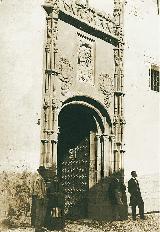 Iglesia de la Magdalena. 1862. Se pueden ver los aldabones perdidos y una pastira en la izquierda