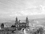 Convento de La Merced. Foto antigua. Con su tejado arruinado y la Catedral al fondo