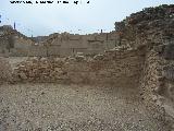 Cstulo. Torren de la Puerta del Len. En primer trmino muralla ibera y en segundo muralla republicana.