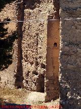 Muralla de Jan. Puerta de la Llana. Mechinales de la caseta de guardia