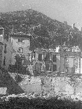 Casa de la Calle Almendros Aguilar n 45. Foto antigua. Aparece a la derecha