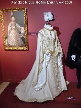 Ropa femenina en el Siglo XVI. Vestido de la Infanta Isabel Clara Eugenia. Exposicin Palacio Episcopal Salamanca