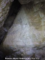 Cueva del Plato. Paredes rocosas