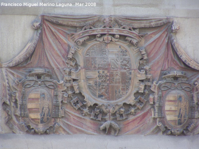 Obispado - Obispado. En la fachada desde 1560 los blasones del obispo Diego Tavera a los lados del escudo real