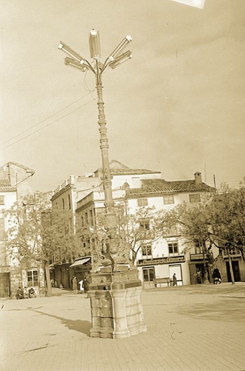 Farola de San Agustn - Farola de San Agustn. Foto antigua. En la Plaza de Santa Mara