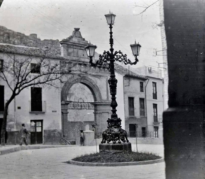 Farola de la Magdalena - Farola de la Magdalena. Foto antigua. Archivo IEG