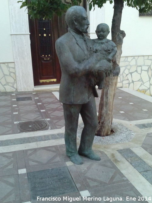 Monumento a Blas Zambrano y su hija Mara - Monumento a Blas Zambrano y su hija Mara. 