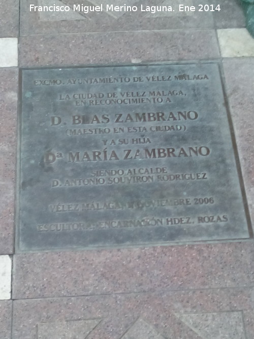 Monumento a Blas Zambrano y su hija Mara - Monumento a Blas Zambrano y su hija Mara. Placa