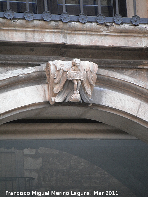 Palacio de los Vlez - Palacio de los Vlez. ngel con la inscripcin 1630