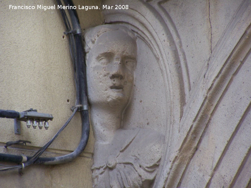 Palacio de Los Vilches - Palacio de Los Vilches. Relieve izquierdo del lateral