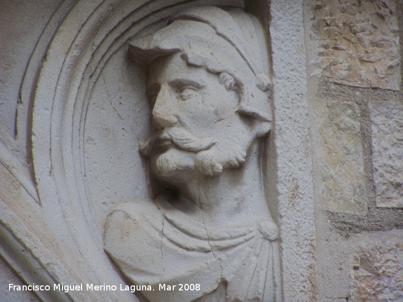 Palacio de Los Vilches - Palacio de Los Vilches. Relieve derecho del lateral