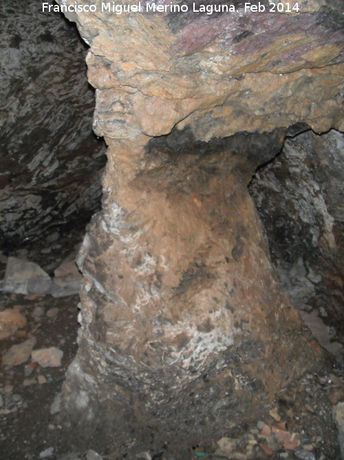 Cueva del Balneario - Cueva del Balneario. Columna ptrea