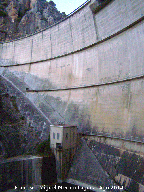 Pantano del Quiebrajano - Pantano del Quiebrajano. Presa