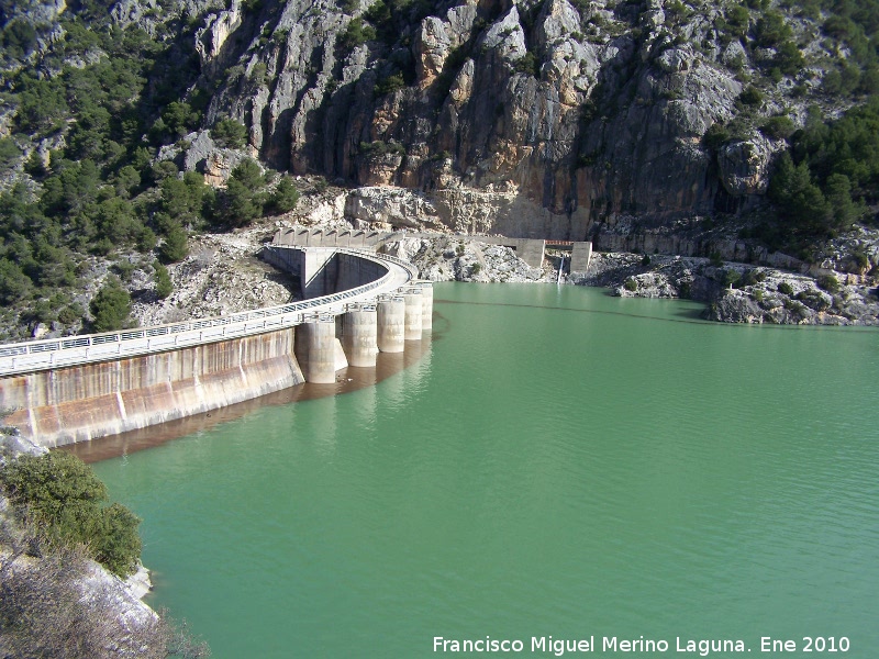 Pantano del Quiebrajano - Pantano del Quiebrajano. Casi lleno