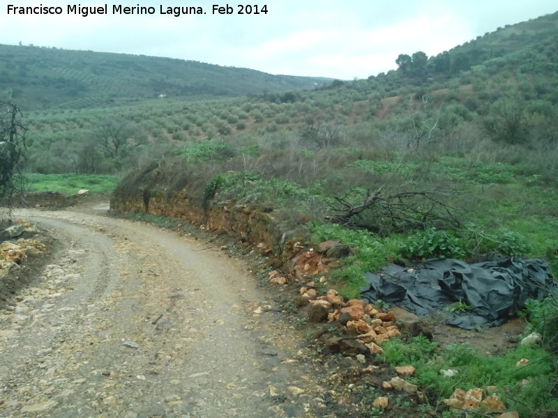 Calzada de la Sierra - Calzada de la Sierra. Muros de piedra haciendo bancales para las antiguas huertas