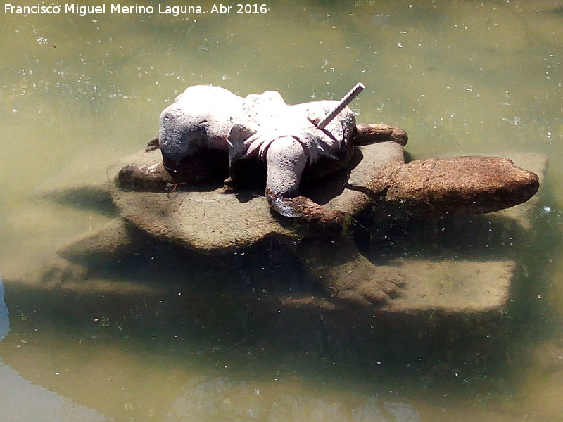 Parque de la Concordia - Parque de la Concordia. Nio decapitado sobre una tortuga