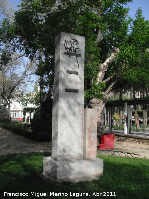 Monumento a Emilio Cebrin - Monumento a Emilio Cebrin. Parte trasera