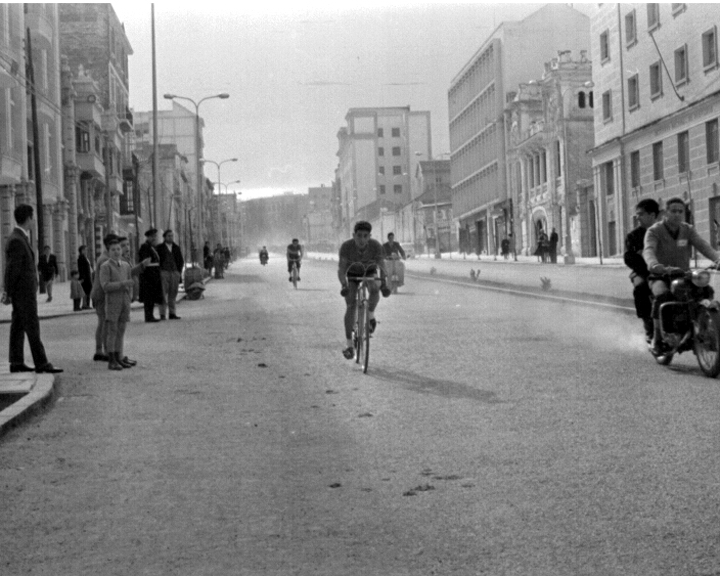 Paseo de la Estacin - Paseo de la Estacin. Foto antigua. Carrera de bicicletas