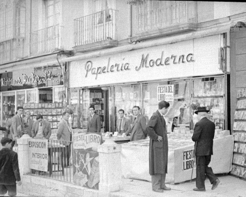 Paseo de la Estacin - Paseo de la Estacin. Foto antigua. A la altura de la actual oficina de Unicaja aproximadamente