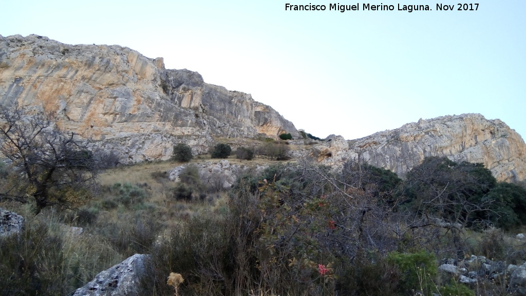 La Pea - La Pea. Paredes rocosas del norte