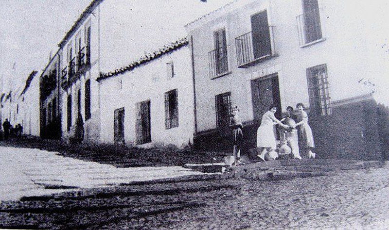 Fuente de la Calle Risquillo - Fuente de la Calle Risquillo. Foto antigua