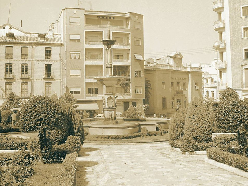 Plaza de la Constitucin - Plaza de la Constitucin. Foto antigua