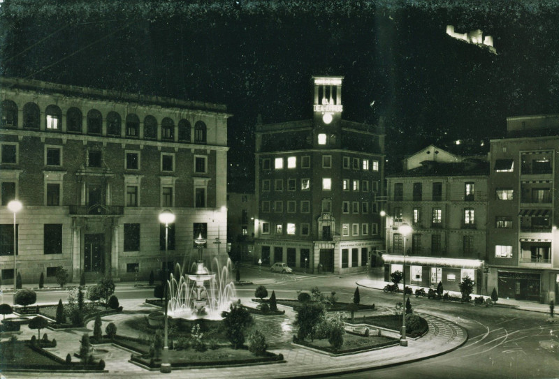 Plaza de la Constitucin - Plaza de la Constitucin. Foto antigua. Archivo IEG