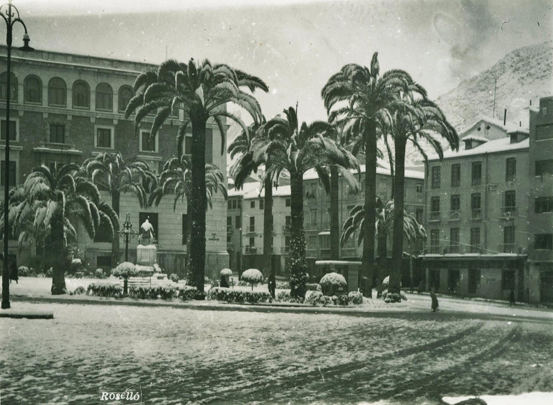 Plaza de la Constitucin - Plaza de la Constitucin. Foto antigua. Fotografa de Jaime Rosell Caada