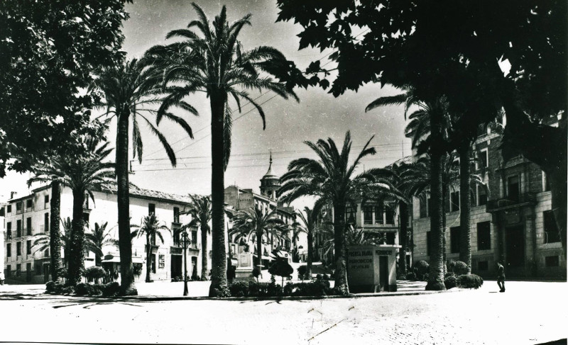 Plaza de la Constitucin - Plaza de la Constitucin. Foto antigua. Archivo IEG