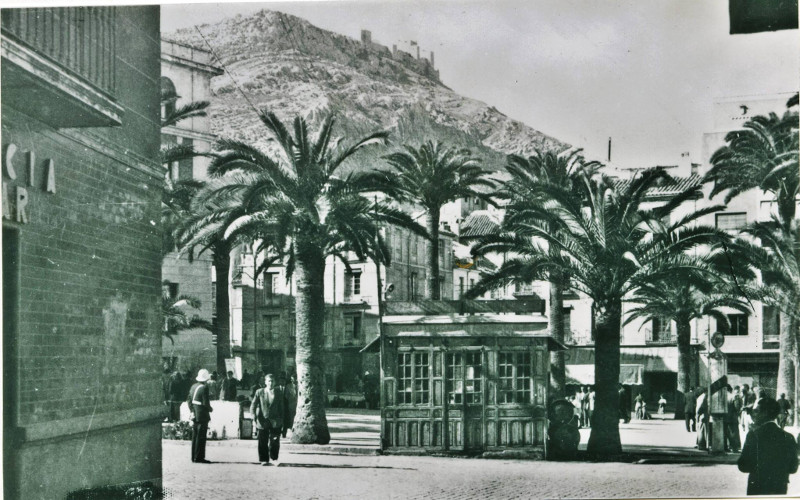 Plaza de la Constitucin - Plaza de la Constitucin. Aos 50. Fotografa de Jaime Rosell Caada. Archivo IEG