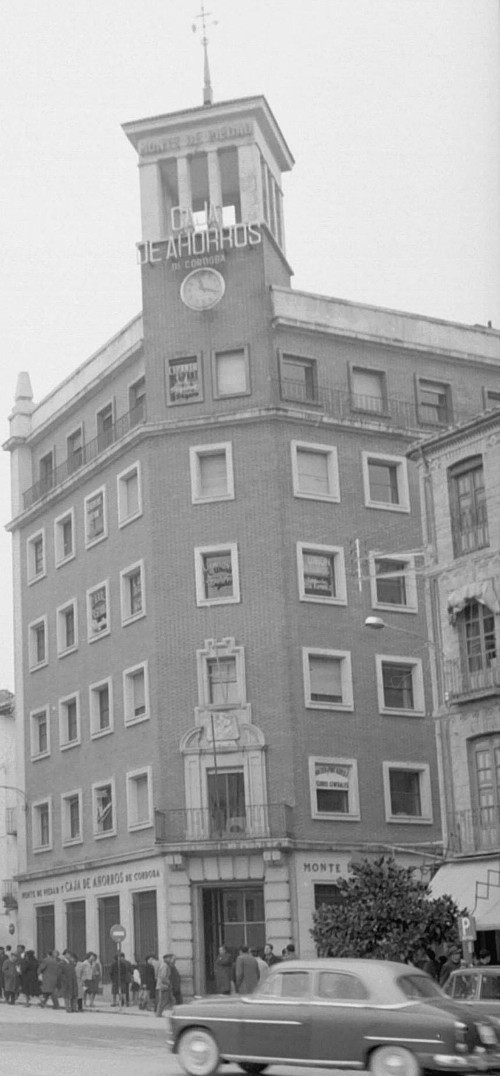 Edificio de la Caja de Ahorros de Crdoba - Edificio de la Caja de Ahorros de Crdoba. Foto antigua