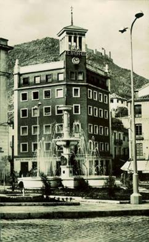 Edificio de la Caja de Ahorros de Crdoba - Edificio de la Caja de Ahorros de Crdoba. Foto antigua