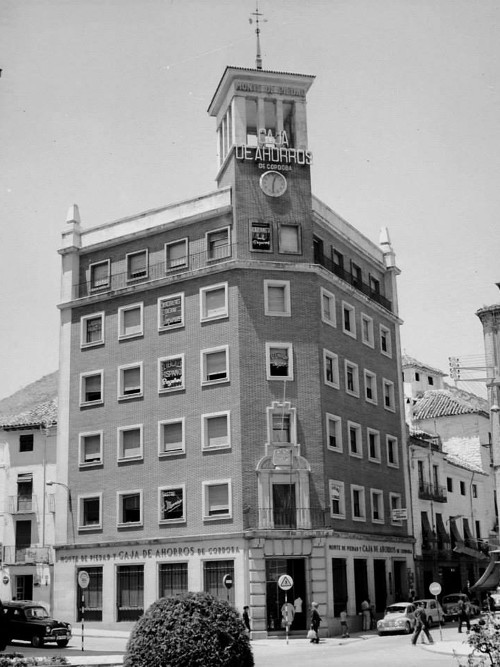 Edificio de la Caja de Ahorros de Crdoba - Edificio de la Caja de Ahorros de Crdoba. Foto antigua