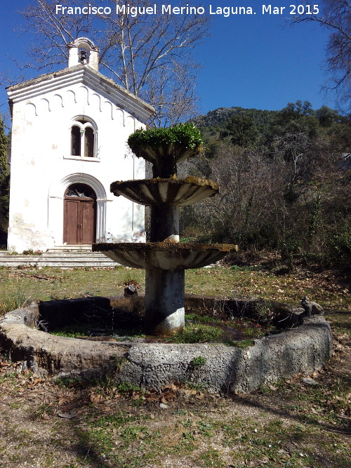 Aldea Mata Bejid - Aldea Mata Bejid. Fuente de las Ranas y la Iglesia