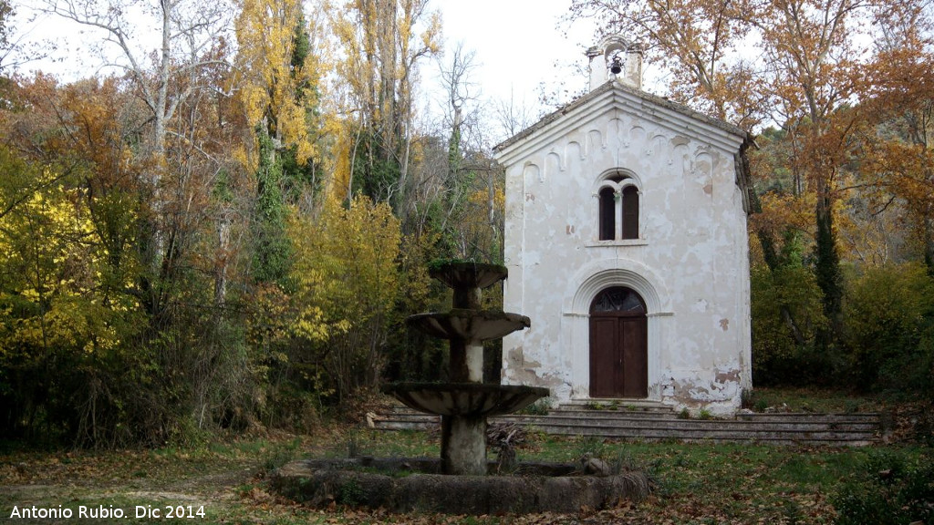 Aldea Mata Bejid - Aldea Mata Bejid. Fuente de las Ranas y la Iglesia